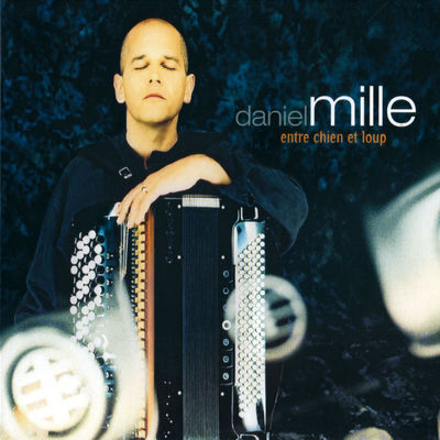 The cover of Entre chiens et loups by Daniel Mille
