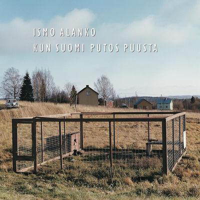 The cover of Kun Suomi putos puusta by Ismo Alanko