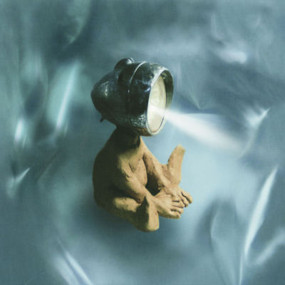 The cover of O Monstro Precisa de Amigos by Ornatos Violeta