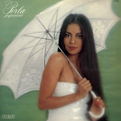 The cover of Pequenina by Perla