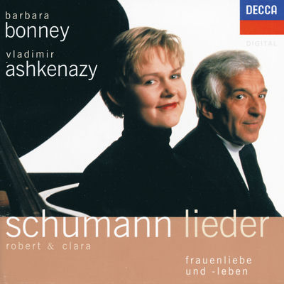 The cover of Frauenliebe und -leben by Robert Schumann