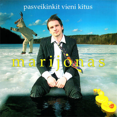 The cover of Pasveikinkit vieni kitus by Marijonas Mikutavičius